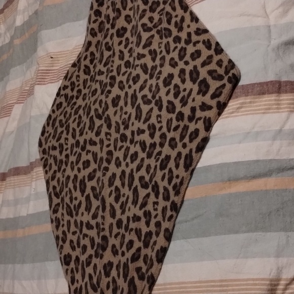 Le Bon Shoppe Cashmere Bandana Leopard Print Scarf - Picture 5 of 8